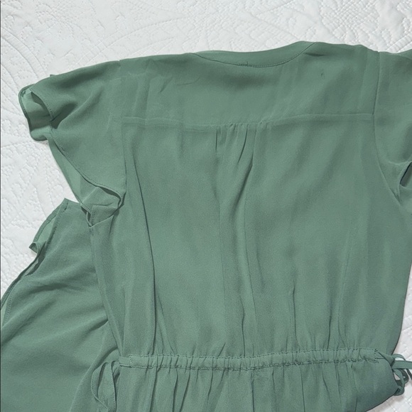 Elegant Green Dress - Picture 6 of 7